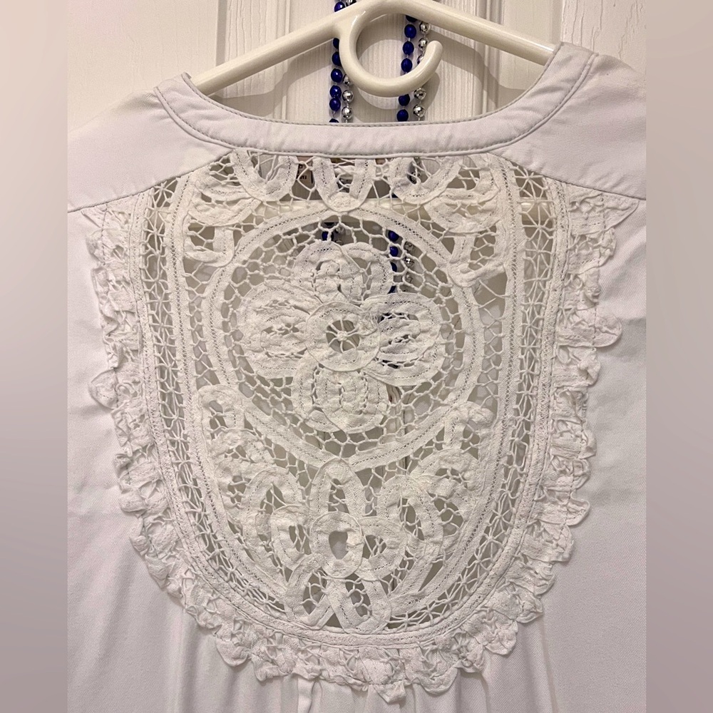 white blouse - Picture 3 of 4